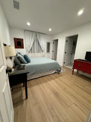 Newly built, stylish and spacious 3-bedroom getaway. Near SoFi Stadium & LAX. 에우칼립투스 Skatepark. 주변 호텔