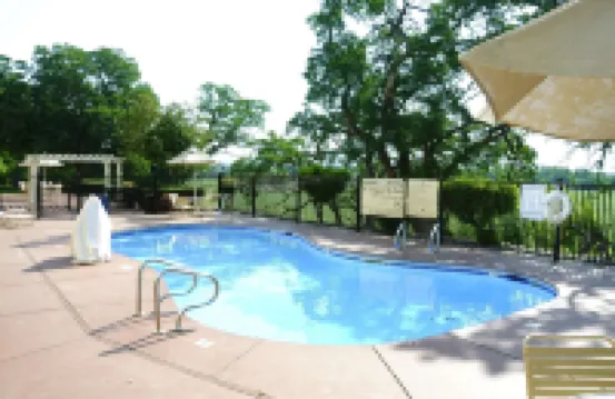 햄프턴 인 & 스위트 레드 블러프