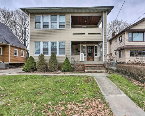 Lakewood Home w/ Yard ~ 8 Mi to Cleveland! Hotels in Lakewood