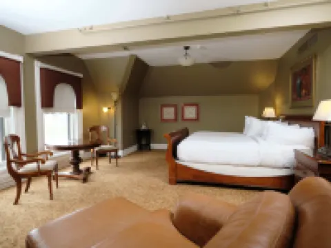 The Inn on Ferry Street Hotels near Main | Detroit Public Library