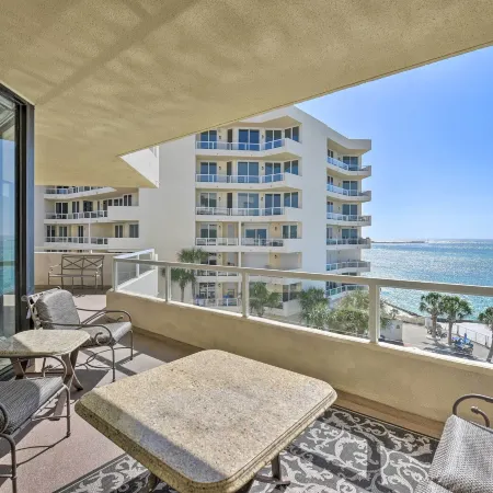 Gulf View Destin Condo with Resort Pool & Spa!