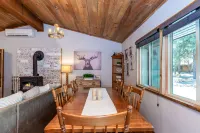 Charming Retreat with Private Hot Tub and Cozy Fireplace - Inviting Escape