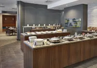 DoubleTree by Hilton Hotel & Conference Centre Regina - breakfast