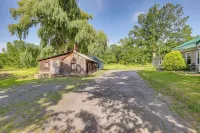 Pet-Friendly Seneca Lake Home w/ Private Deck - Wifi