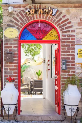 Carnaby Butik Otel Kucukkoy Hotels near Altinkum Beach
