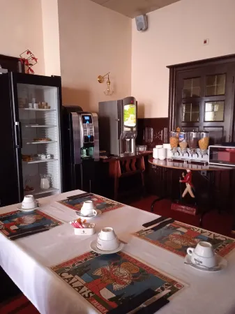 Metropol Hotel Отели рядом с достопримечательностью «Calais Lighthouse»