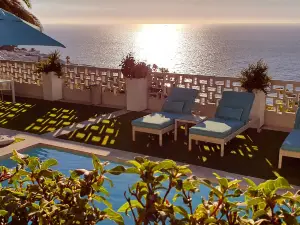 The Clarendon - Bantry Bay