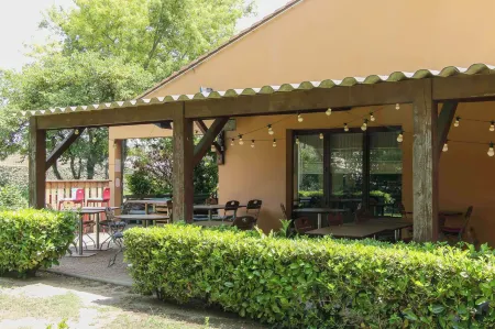 Kyriad Marseille - Vitrolles Aeroport Отели в г. Жиньяк-ла-Нерт