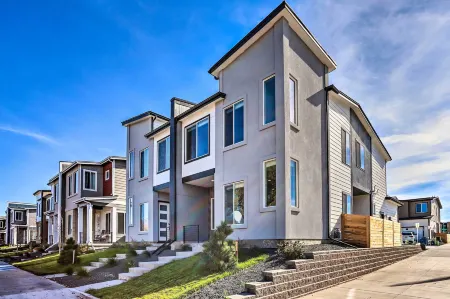 6 Mi to Dtwn Denver: Townhome w/ Patio!