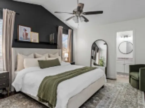Stylish 3-bedroom home in central Cornelius-Chalkboard Wall-Firepit-Grill & more Hotels in Cornelius