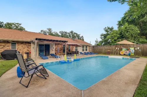 Paradise Near Beach w/Private Pool sleeps 12 - 4-Star