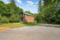 Elegant Riverfront Home - Pet Friendly! Hotels in Greig