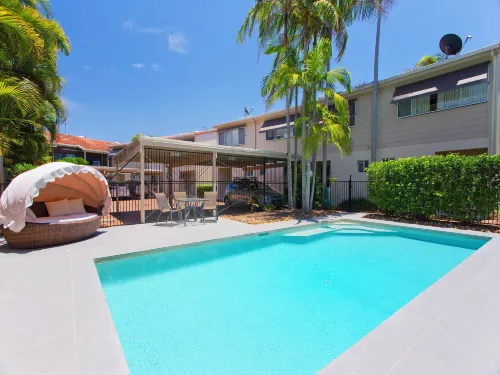 Noosa Parade Townhouse w/ Terrace by Stay Noosa