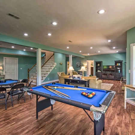 Luxe Lake Cumberland Retreat w/ Decks on 1 Acre!