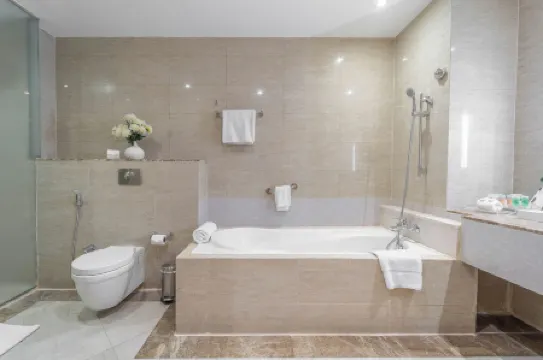 The Leela Hotel Отели рядом с Аэропорт Дубай