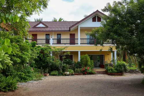 Baan Sara Boutique Resort 암파와 호텔