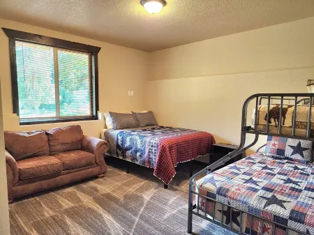 Higgins Hideaway close to downtown Spearfish