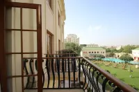 DLF Club 4