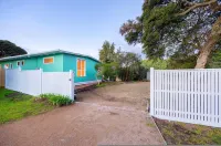 The Art House Designed by Kirsten Jackson Hotels near The Point On Nepean