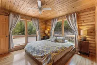 Spacious log cabin in Warrensburg w/ Hot Tub: 15 Mi to Lake George Hotels in Thurman