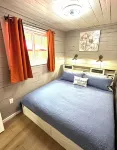 Container Home with Rooftop Deck, Amazing Views, Full Kitchen and Bath, Wi-Fi