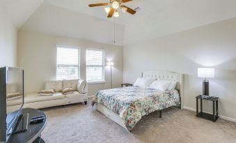 Covered Patio & Spacious Yard: Houston Area Home!