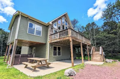 Otter Banks by AvantStay Sleeps 18 Hot Tub Views Game Room Hotels near Dollar General