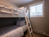 Modern 4 bedroom, 2 living room overlooking creek Hôtels à : Comté de Carleton