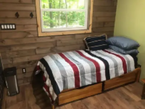 Secluded treehouse with indoor fireplace Hotels in Union County
