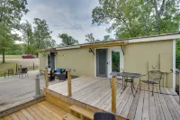 Buchanan Home w/ Deck, 4 Mi to Paris Landing! - 3-Star
