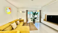 Le Family Palms My Home
