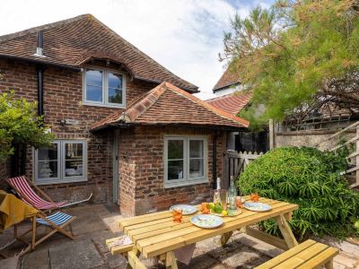 Cosy Character Cottage by the Sea