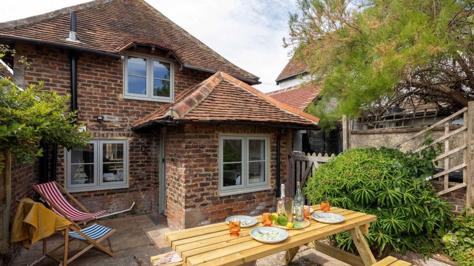 Cosy Character Cottage by the Sea