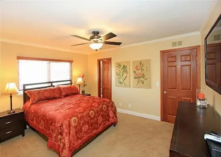 End-of-Summer Sale Newport Beach 3Br, Steps to Sand, Bikes, Balcony & Parking Отели рядом с достопримечательностью «Ньюпорт-Бич»