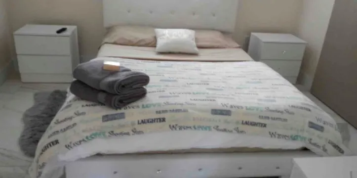 One bedroom apartment fully modern remodeled/fully furnished