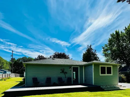 Upscale 3-bedroom house just 5 minutes from all that Ludington has to offer! Hotels in Hamlin Township
