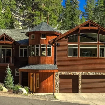 Heavenly Mountain Chalet - Skiing, Pets, Hot Tub