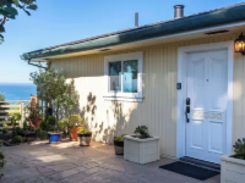 Stunning Coastal Cottage w/ Views of Monterey Bay! Hotels in Watsonville