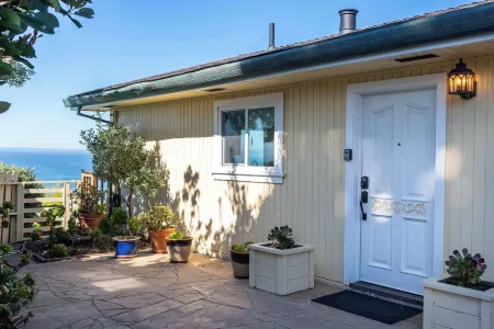 Stunning Coastal Cottage w/ Views of Monterey Bay!