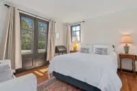 Garden Cottage - Miramar Beach with Shared Deck