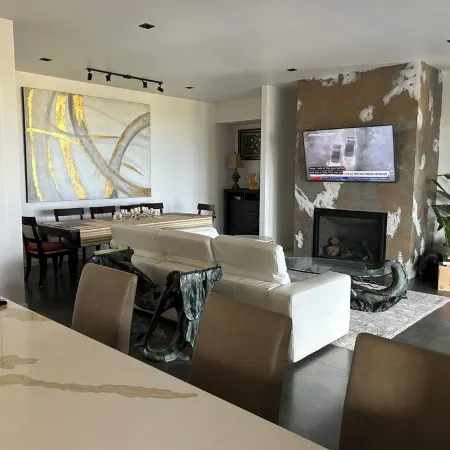 Modern 3-bedroom bungalow in peaceful Somers with great lake and mountain views