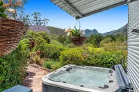 Private Luxury Home in the Mountains with Spa, Sauna and Flowing Creek