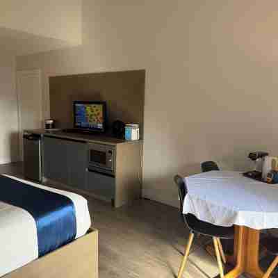 Sand Pebbles Inn Rooms