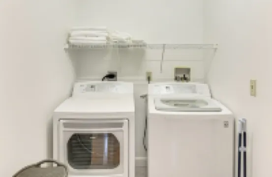 1 Mi to Downtown & Palladium: Worcester Getaway!