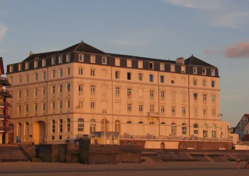 Studio, face sea, in residence of style "belle époque" on the breakwater of Wimereux