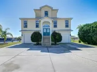 Seascape - WHOLE HOUSE 360 water views, pool, gulf Hotels in Hernando Beach