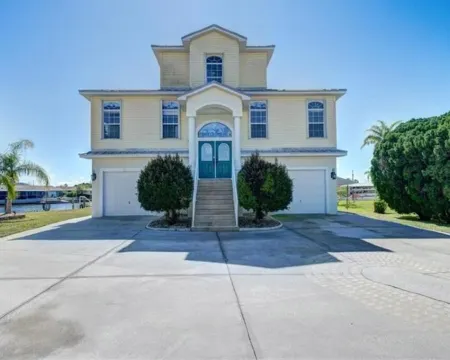 Seascape - WHOLE HOUSE 360 water views, pool, gulf Hotels in Hernando Beach