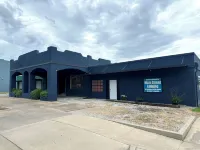 Welcoming & Large, Cozy Apartment, Front Door Parking, 1 Minute Walk to Downtown