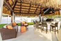 Golfers Green Retreat with 35' Heated Saltwater Pool & Tiki. Pet Friendly!