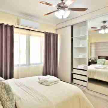 F6 - Pool, Inverter, Gym, Pavilion, Wifi, Perfect for Kids - Ibex Meanwood! Rooms